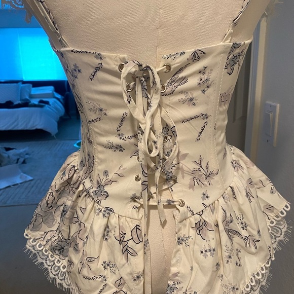 Elegant Cream Floral Ruffle Top - Picture 9 of 15